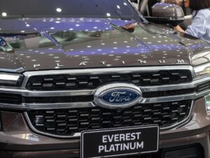 Ngoại thất Ford Everest Platinum 2024 - Mặt ca lăng