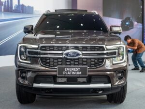 Ngoại thất Ford Everest Platinum 2024 - Đầu xe