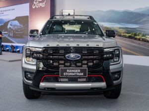 Ngoại thất Ford Ranger Stormtrak 2024 - Đầu xe