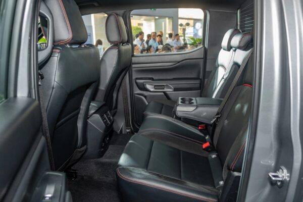 Nội thất Ford Ranger Stormtrak 2024 - Hàng ghế sau