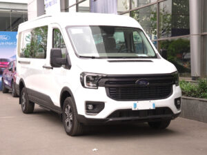 Ford Transit Mới Trend 16 chỗ 2026