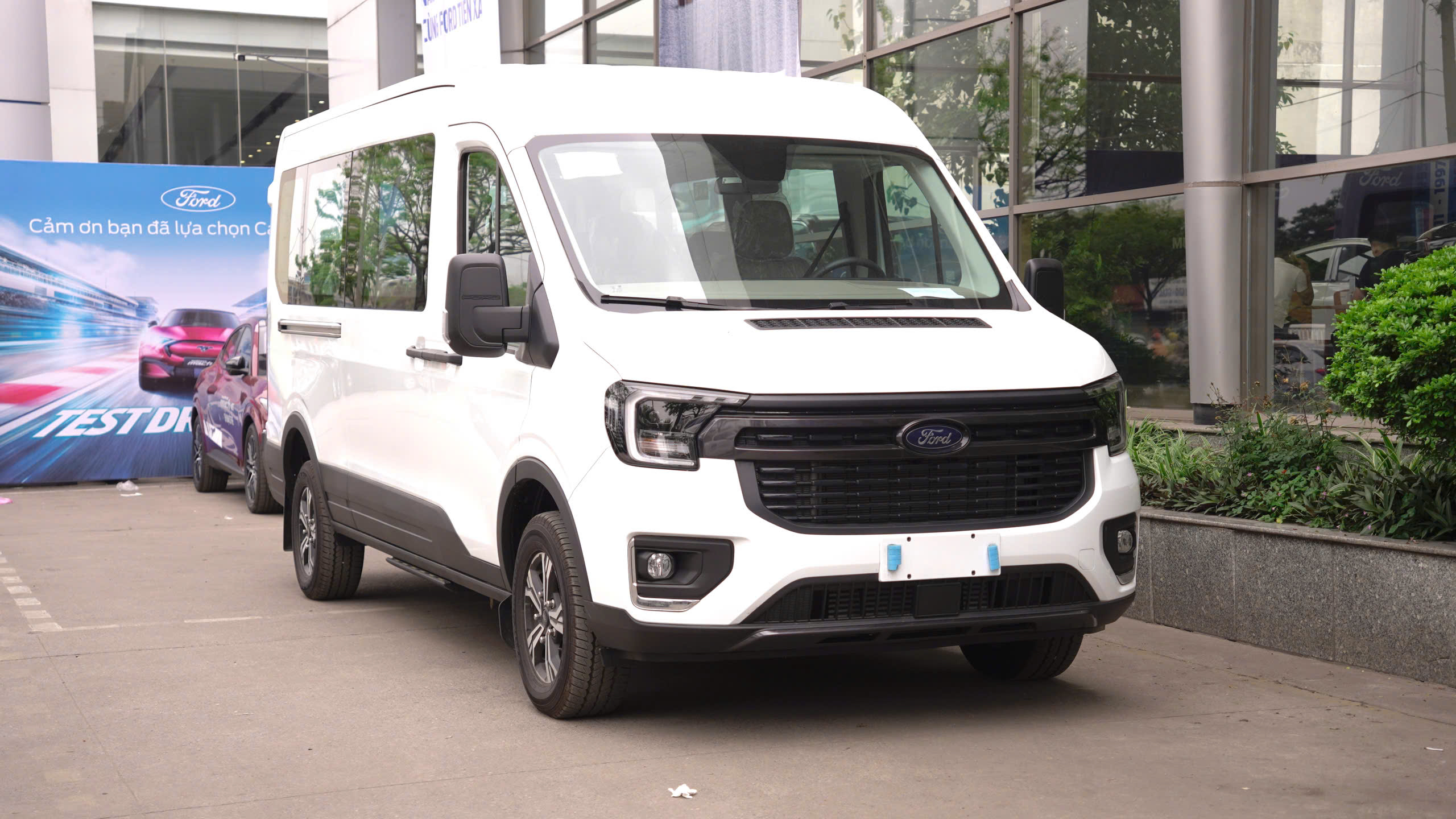 Ford Transit Mới Trend 16 chỗ 2026