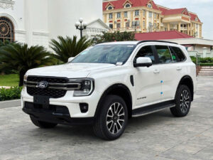 Alternative view of Ford Everest Platinum 4x2 AT 2026 Mới