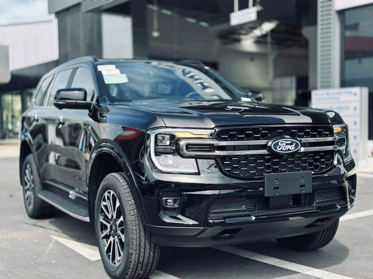 Ford Everest Platinum 4x4 AT 2026 Mới - Ảnh 2