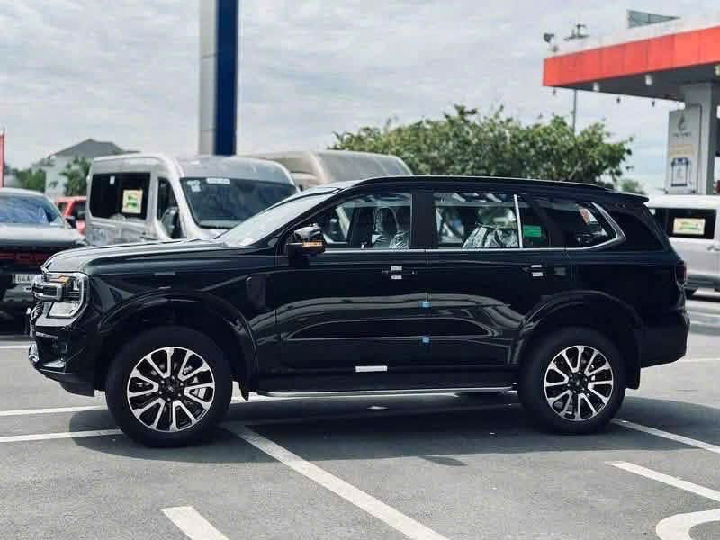 Ford Everest Platinum 4x4 AT 2026 Mới - Ảnh 4