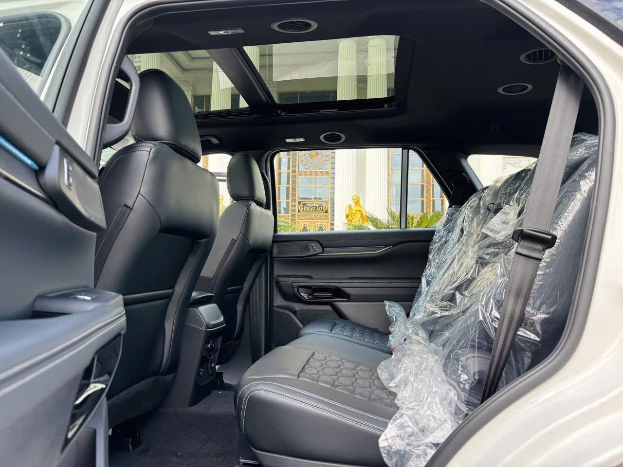 Ford Everest Platinum 4x4 AT 2026 Mới - Ảnh 11