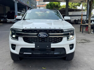 Ford Everest Platinum 2.3L Ecoboost Máy Xăng